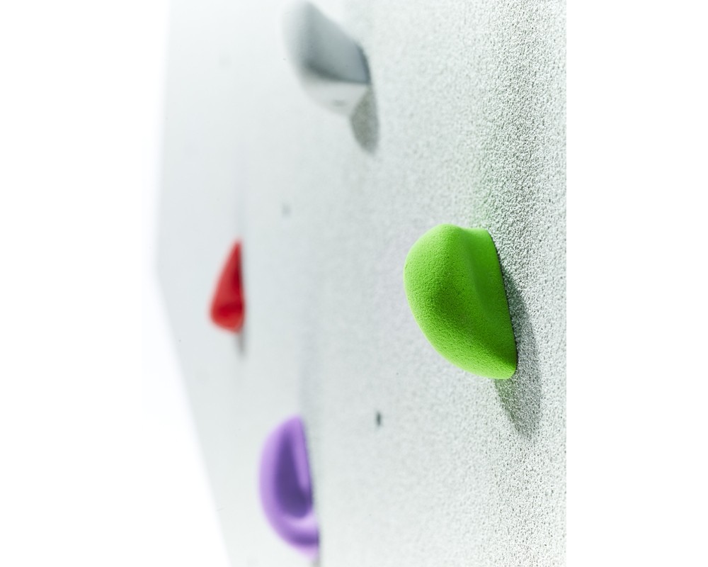 4 kvadratmeter klatrevæg med klatregreb i forskellige farver